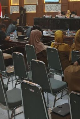 Realisasi Seragam Gratis Baru Separuh, DPRD Kota Probolinggo Soroti Kinerja Disdikbud